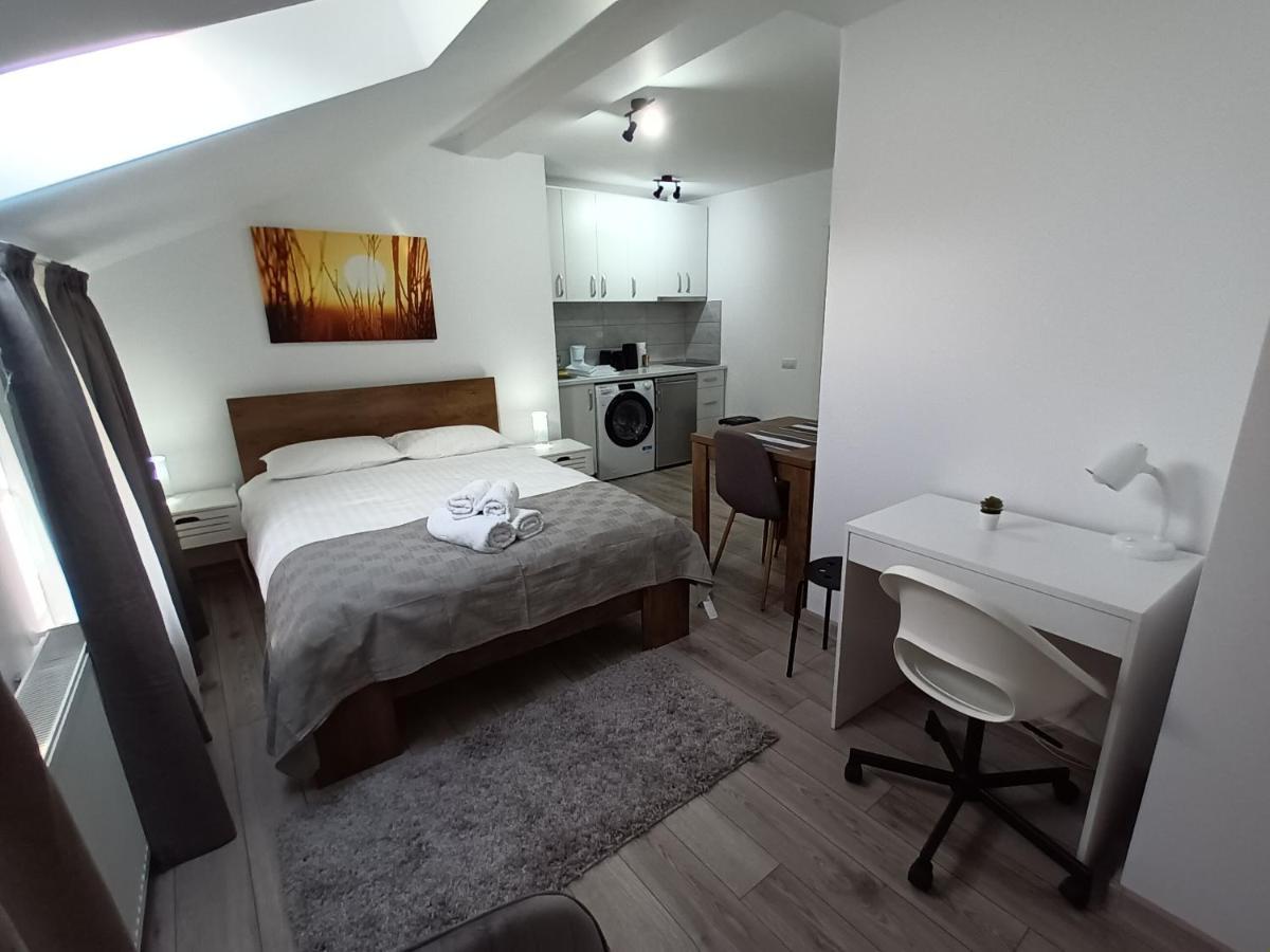 Old Town Studio Apartments Бая-Маре Экстерьер фото