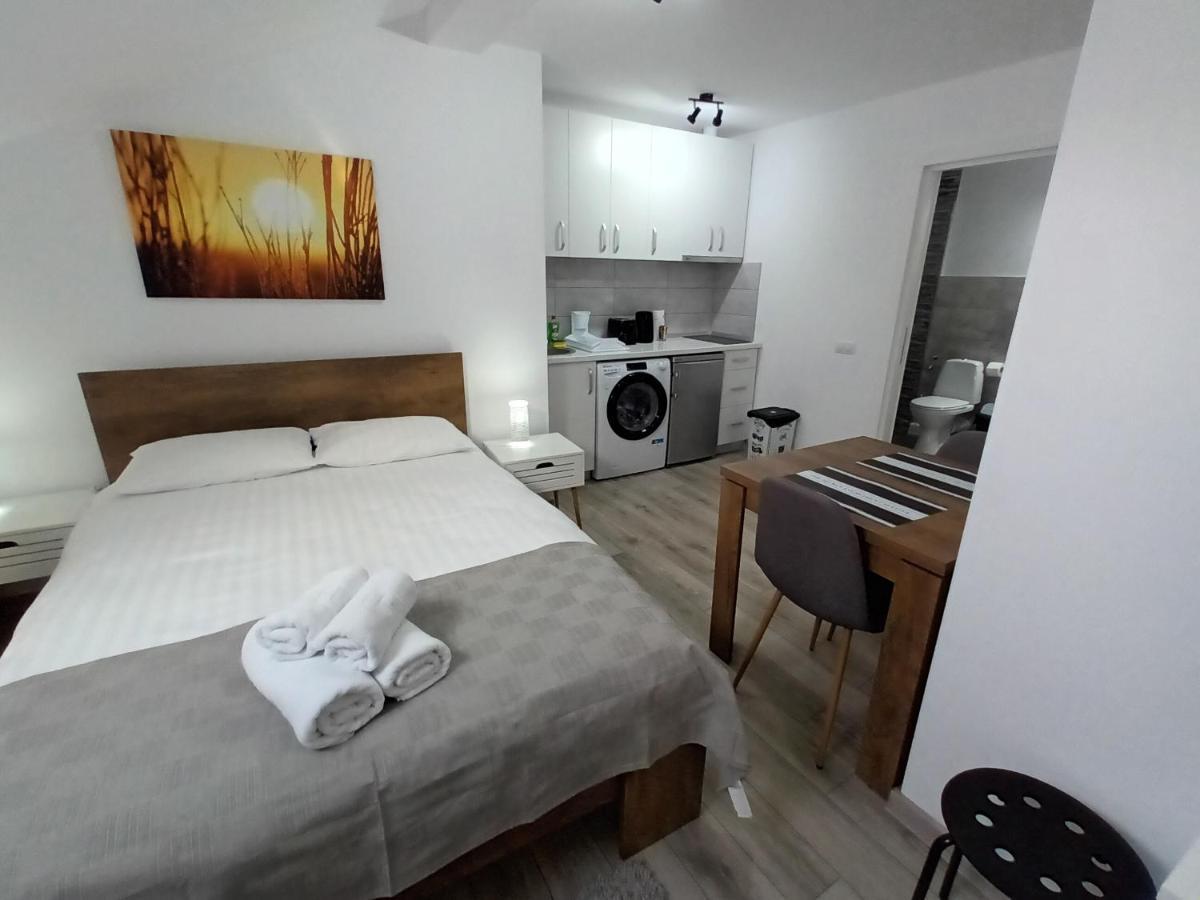Old Town Studio Apartments Бая-Маре Экстерьер фото
