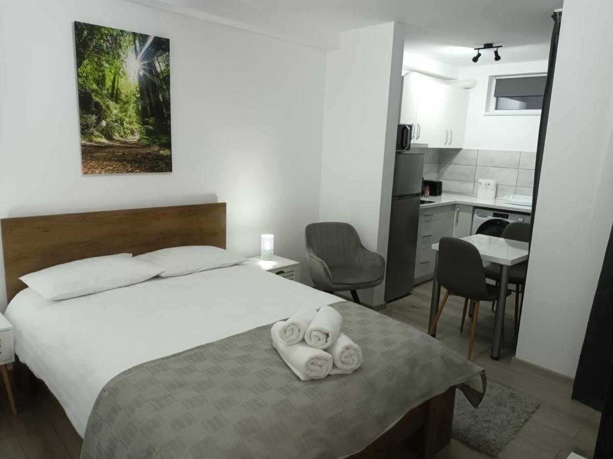 Old Town Studio Apartments Бая-Маре Экстерьер фото