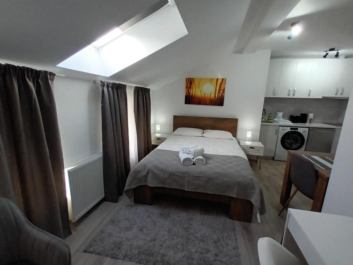 Old Town Studio Apartments Бая-Маре Экстерьер фото
