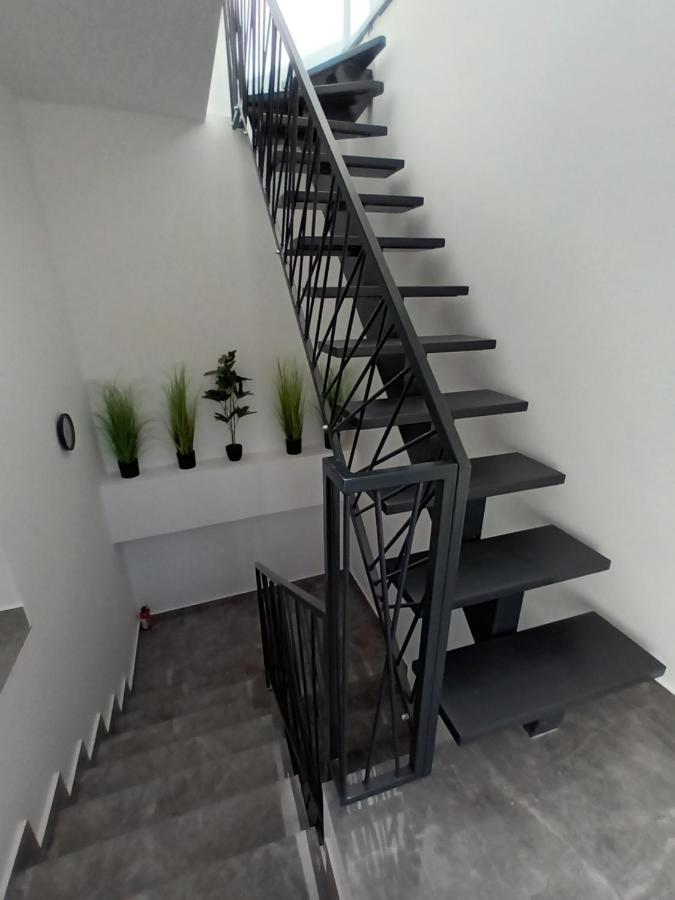 Old Town Studio Apartments Бая-Маре Экстерьер фото