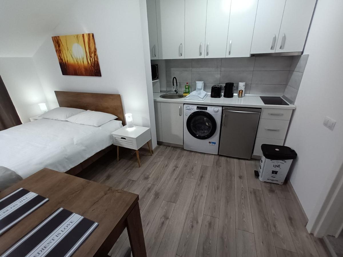 Old Town Studio Apartments Бая-Маре Экстерьер фото